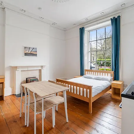 No 4 Georgian Shared House - By Clifton Short Lets Bristol