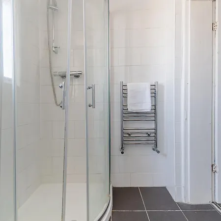 Будинок відпочинку Georgian Shared House No'4 - By Clifton Short Lets