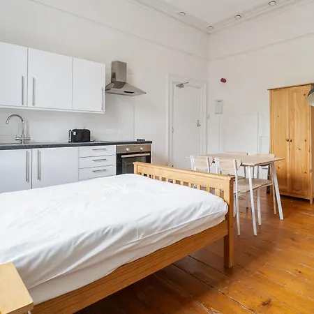 No 4 Georgian Shared House - By Clifton Short Lets Kwatera prywatna Bristol