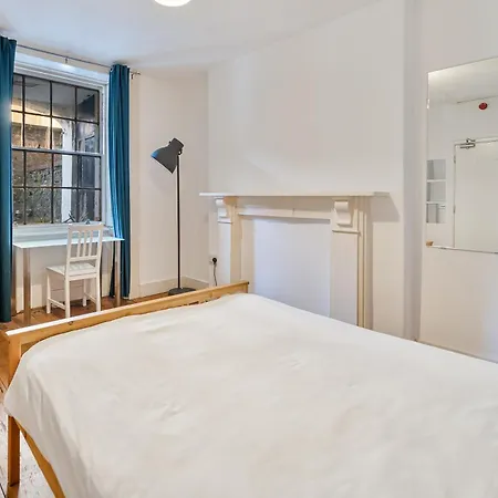 No 4 Georgian Shared House - By Clifton Short Lets 民宿